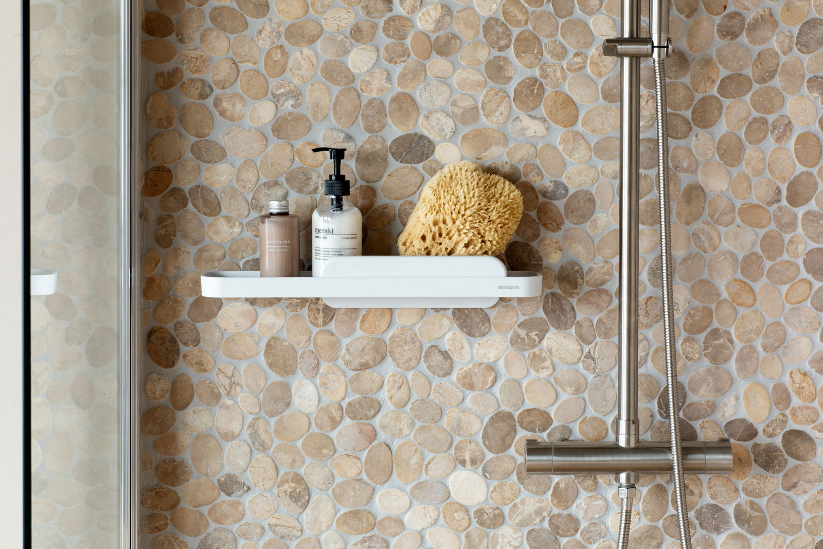 Brabantia Duschablage MINDSET Duschablage mit Pflegeprodukten und Schwamm, seitliche Perspektive