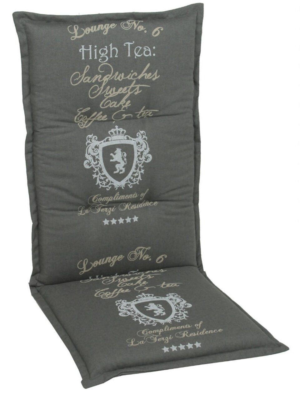 Graue Sesselauflage mit dekorativem Schriftzug und Wappen, seitliche Perspektive