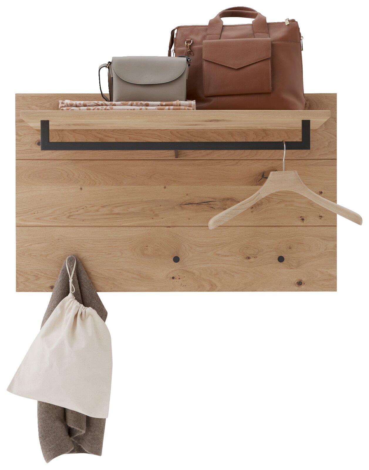 Garderobenpaneel aus Holz mit Ablage, Kleiderstange und Haken, frontal betrachtet, mit Taschen und Kleiderbügel dekoriert.