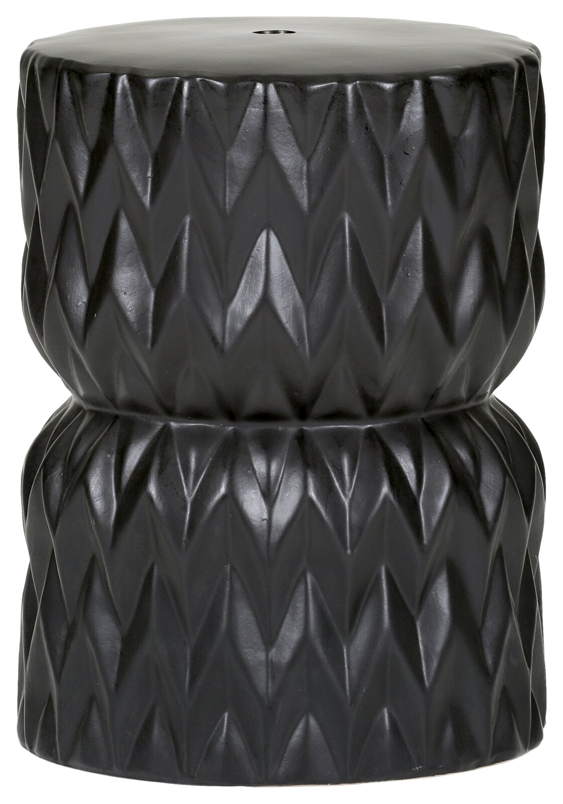 Schwarzer, zylindrischer Hocker/Beistelltisch mit facettierter Rautenstruktur und leicht taillierter Form, freigestellt auf weißem Hintergrund, Frontansicht mit leichtem Blick von oben auf die Oberseite
