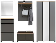 Garderoben-Set 6-tlg. in moderner grauer Optik mit Holzdetails, bestehend aus einem Spiegel, einer Kommode, einer Garderobenleiste mit Haken, einem Schuhschrank und einem Kleiderschrank. Frontalansicht.