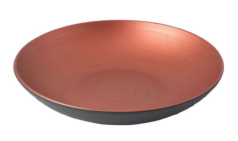 Schale Manufacture 430ml in seitlicher Perspektive, mit einer kupferfarbenen Innenseite und einer dunklen Außenseite.