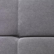 Nahaufnahme des grauen Stoffbezugs des Hom'in Ecksofas TAIFUN, perspektivisch von oben.