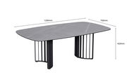 Moderner Couchtisch mit grauer Tischplatte und schwarzen Metallbeinen, seitliche Perspektive