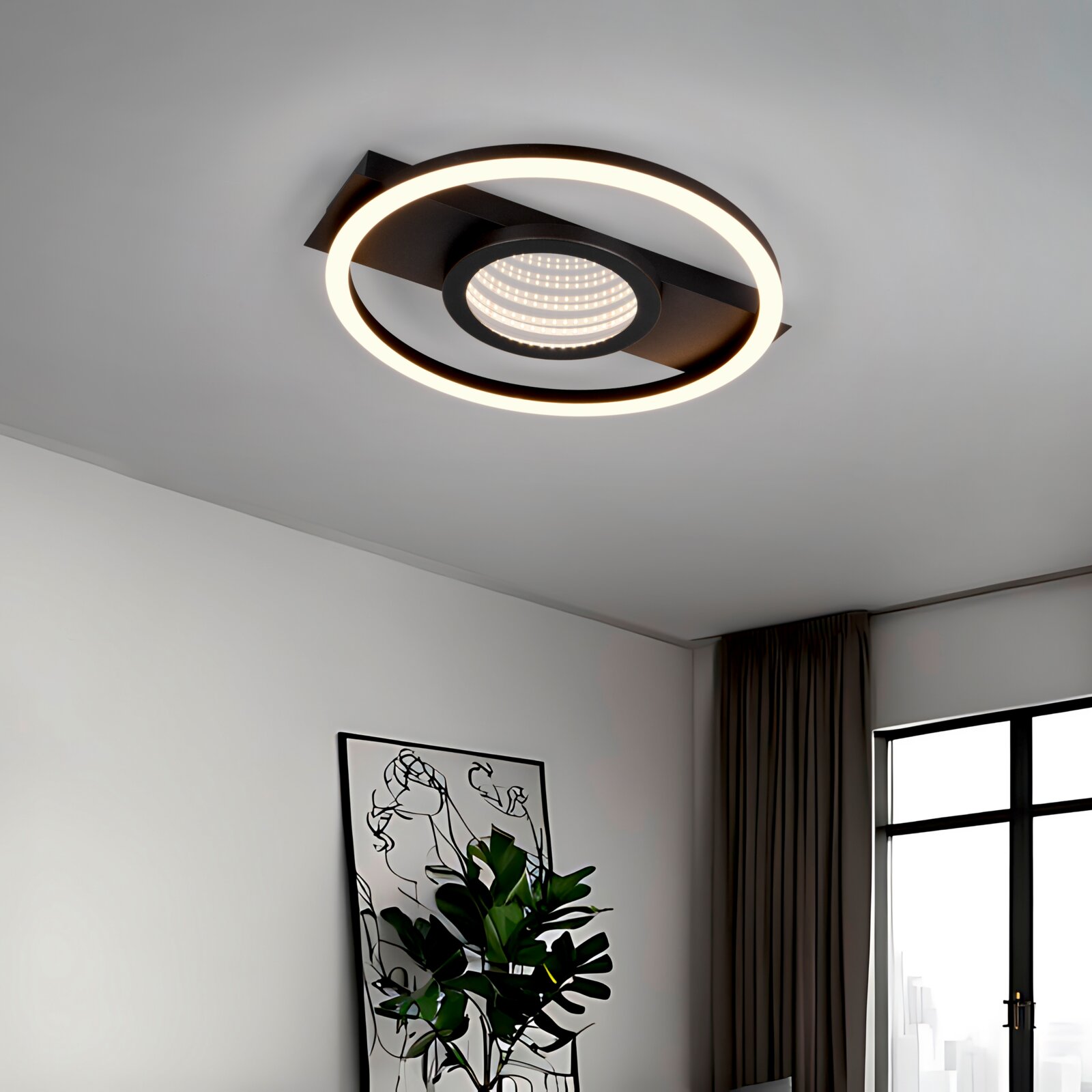 Moderne Deckenleuchte WHEELER mit kreisförmigem LED-Design, von unten betrachtet in einem stilvollen Raum.