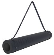 Schwarze Yogamatte mit Tragegurt, seitliche Perspektive