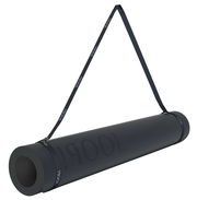 Schwarze Yogamatte mit Tragegurt, seitliche Perspektive