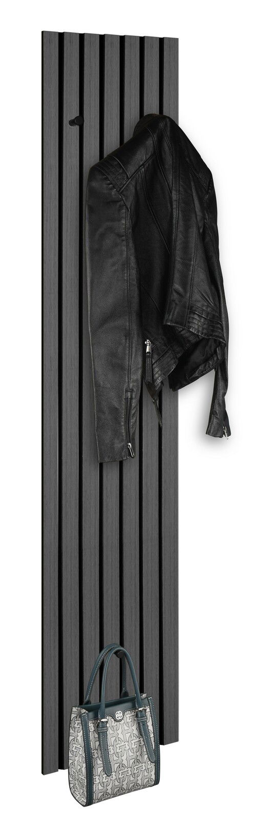 Schmale Wandgarderobe in dunklem Holzdesign, frontal abgebildet, mit schwarzer Lederjacke und gemusterter Handtasche.
