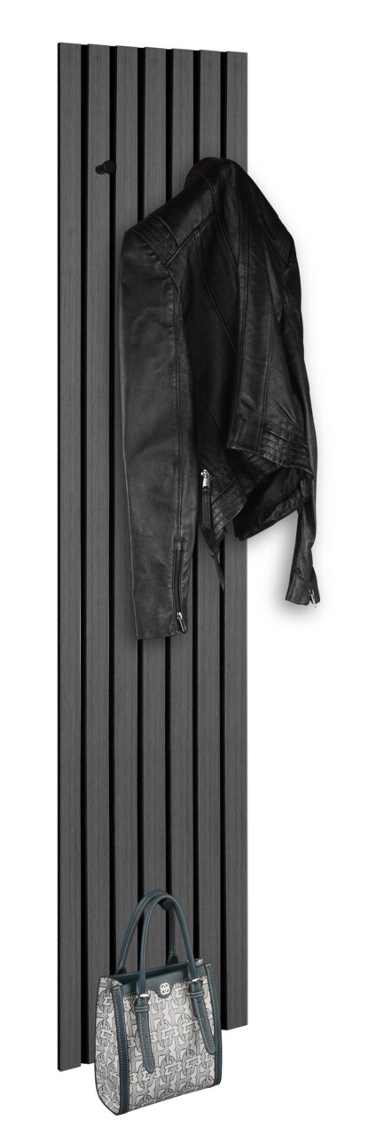 Schmale Wandgarderobe in dunklem Holzdesign, frontal abgebildet, mit schwarzer Lederjacke und gemusterter Handtasche.