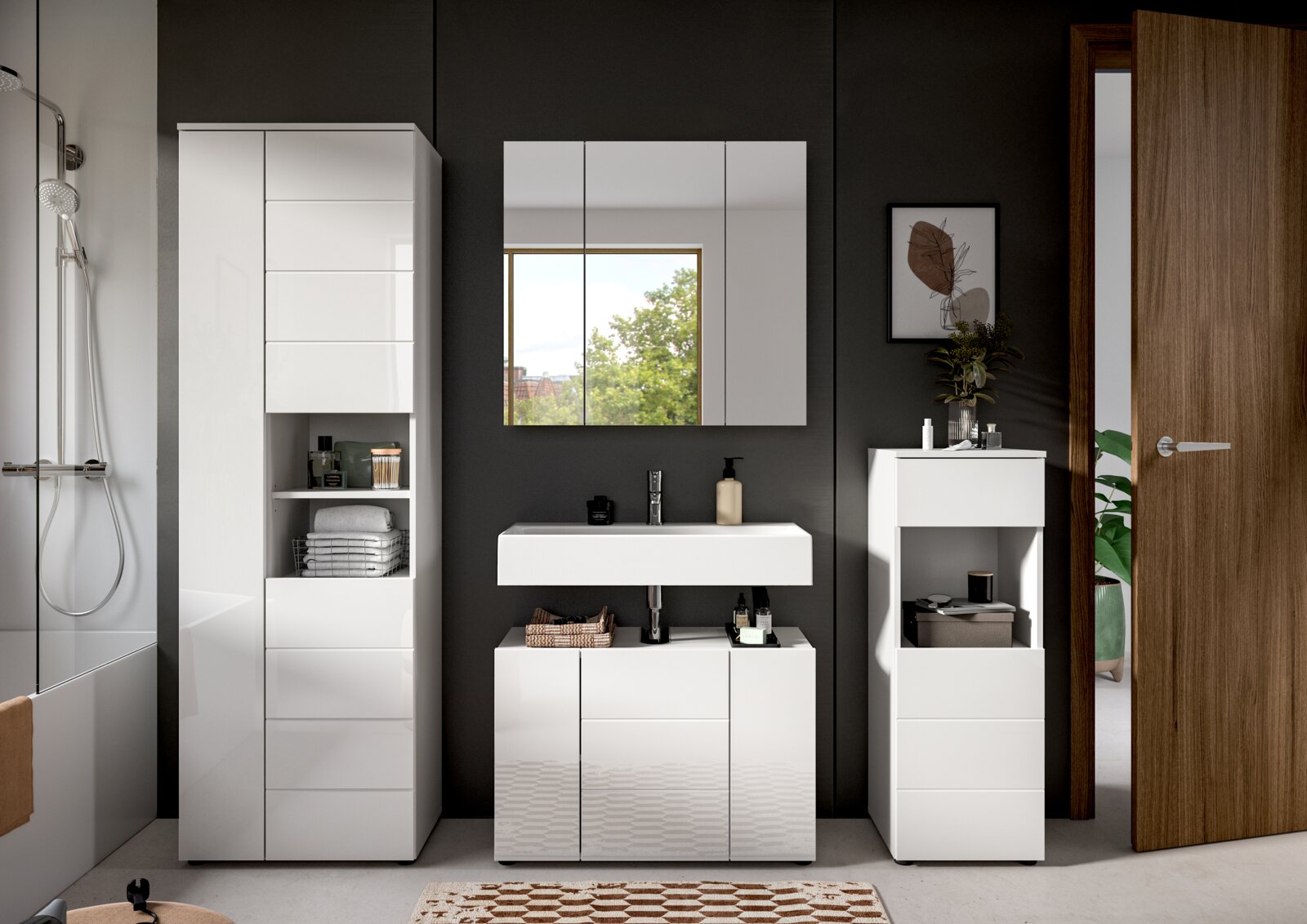 Moderne Badkombination mit weißem Hochglanz-Finish, bestehend aus einem großen Spiegelschrank, einem Waschbecken mit Unterschrank und zwei zusätzlichen Schränken, frontal betrachtet.