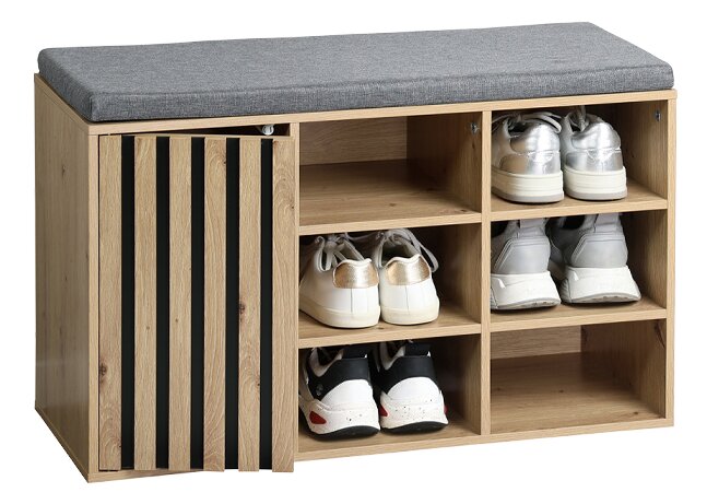 Schoenenbank van licht hout met grijs zitkussen, open vakken met schoenen en een schuifdeur met verticale latten, frontaal aanzicht.