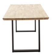 Esstisch mit Holzplatte und schwarzen Metallbeinen, Frontalansicht