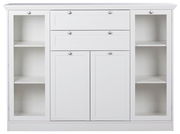 Weißes Highboard mit zwei Glastüren, zwei Schubladen und zwei geschlossenen Türen, frontal fotografiert.