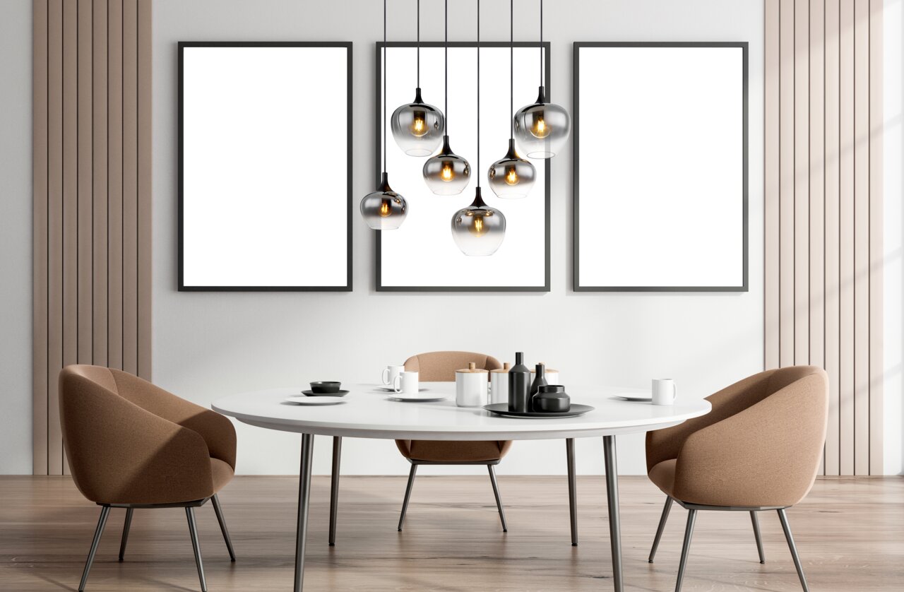 Globo Lighting Hängeleuchte MAXY Moderne Hängeleuchte mit mehreren Glaskugeln über einem Esstisch, seitliche Perspektive