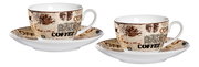 Zwei Cappuccino-Tassen mit Untertassen, dekoriert mit Kaffeethemen, aus seitlicher Perspektive.