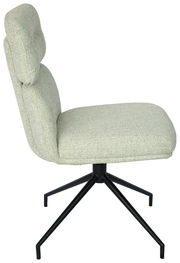 Seitenansicht eines modernen Stuhls mit hellgrauem Stoffbezug und schwarzem Metallgestell.