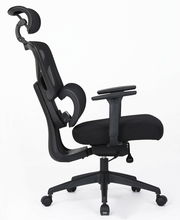 Ergonomischer schwarzer Drehstuhl mit Kopfstütze, Seitenansicht