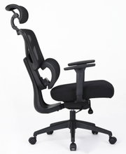 Ergonomische zwarte draaistoel met hoofdsteun, zijaanzicht