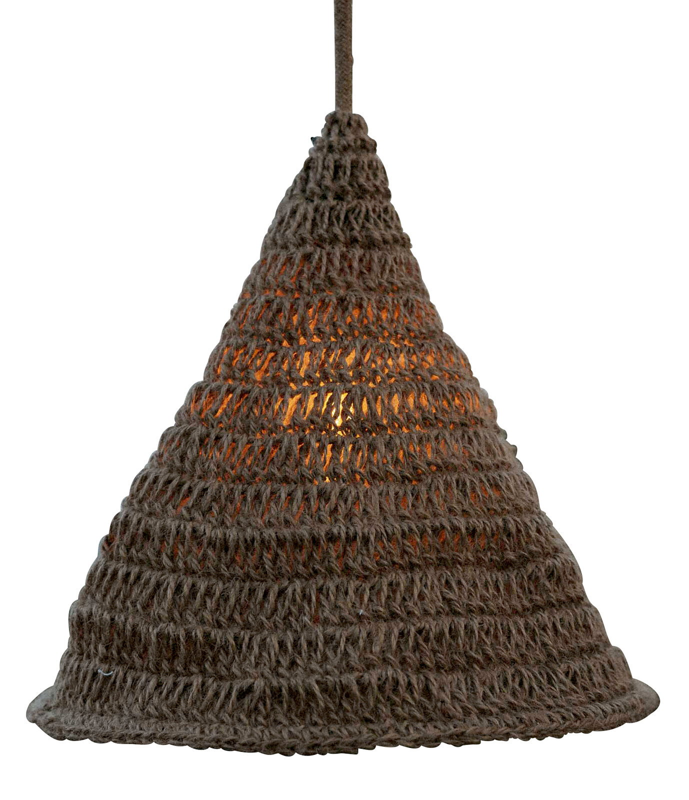 Newgarden Outdoor-Hängeleuchte MARO Outdoor-Hängeleuchte aus geflochtenem Material in Kegelform, seitliche Perspektive