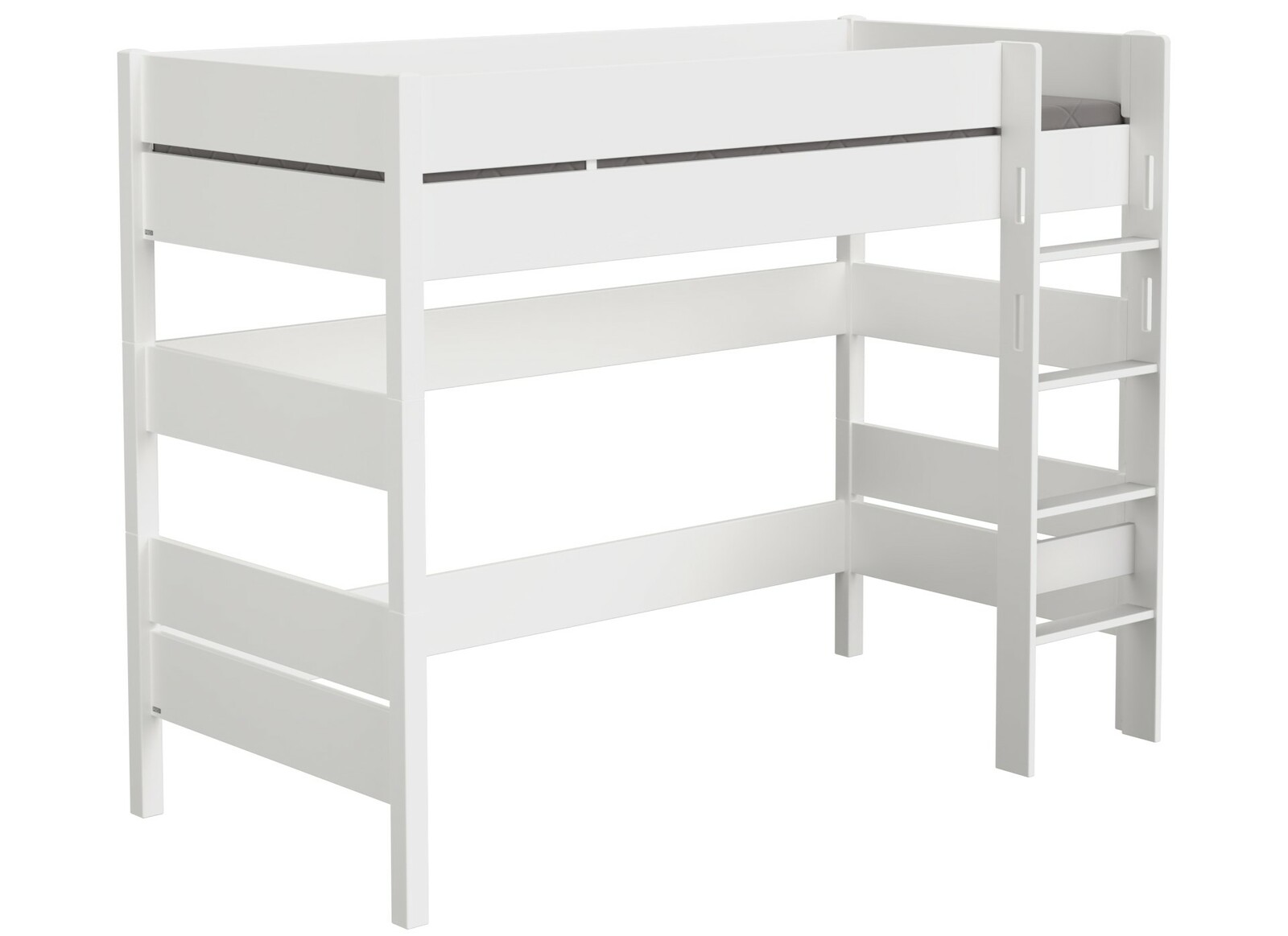 Weißes Spielbett mit Leiter, seitliche Perspektive