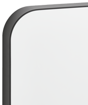 Rechteckiger Spiegel mit schwarzem Rahmen, Nahaufnahme der oberen Ecke