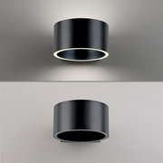 Moderne schwarze Wandleuchte PURE CLIPSE von Paul Neuhaus, zylindrische Form, Ansicht von vorne und unten, leuchtet nach oben und unten.