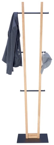 Moderne kledingstandaard van hout met metalen stangen, afgebeeld van voren, met een colbert en een pet eroverheen.