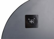 Rückansicht eines runden Spiegels mit einem Befestigungselement in der Mitte.