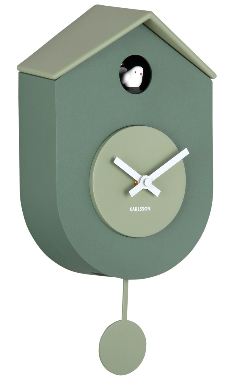 Grüne Wanduhr in Form eines Vogelhauses mit Kuckuck und Pendel, seitliche Perspektive