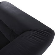 Schwarzes Big-Sofa aus der Vogelperspektive, Detailansicht der Armlehne und Rückenlehne