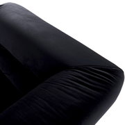 Schwarzes Big-Sofa aus der Vogelperspektive, Detailansicht der Armlehne und Rückenlehne