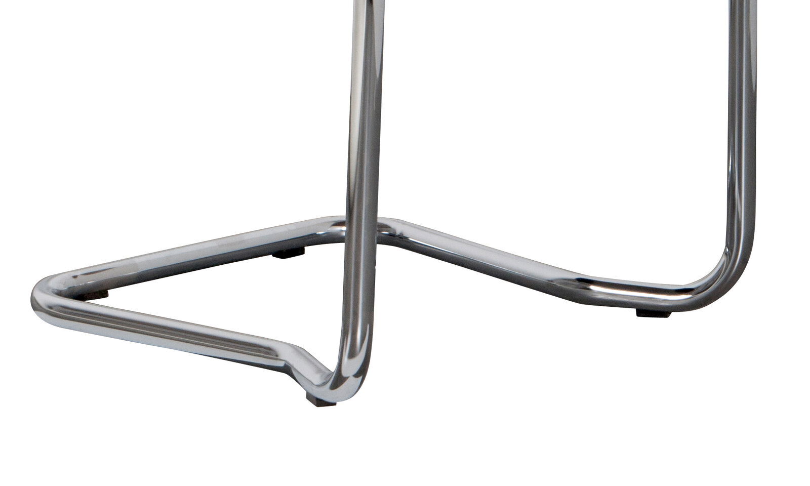 Nahaufnahme eines verchromten Stuhlgestells aus Metall, seitliche Perspektive