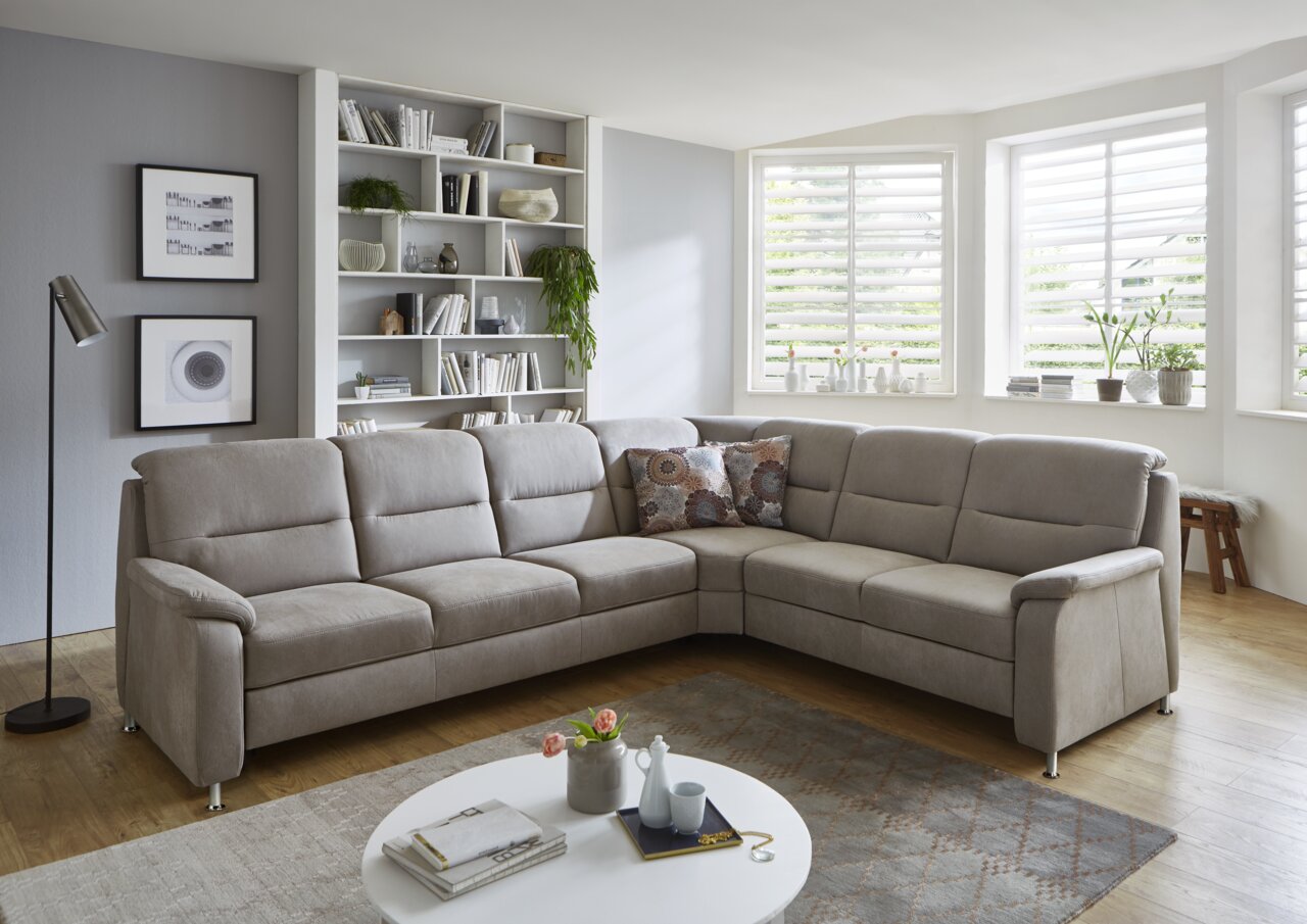 Eckgarnitur Beldomo Comfort ERFURT in einem modernen Wohnzimmer, seitliche Perspektive
