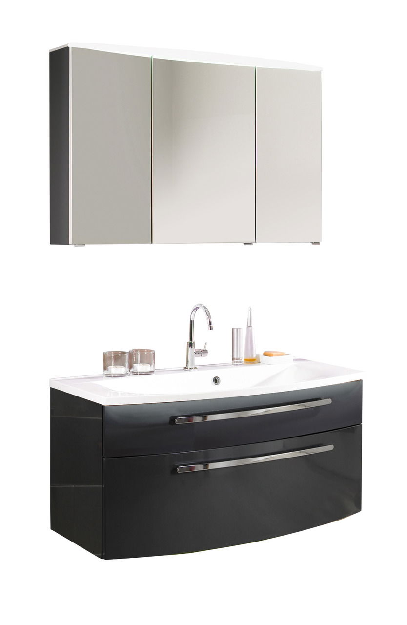 Moderner Badblock mit glänzendem schwarzen Unterschrank und integriertem Waschbecken, darüber ein dreiteiliger Spiegelschrank. Frontalansicht.