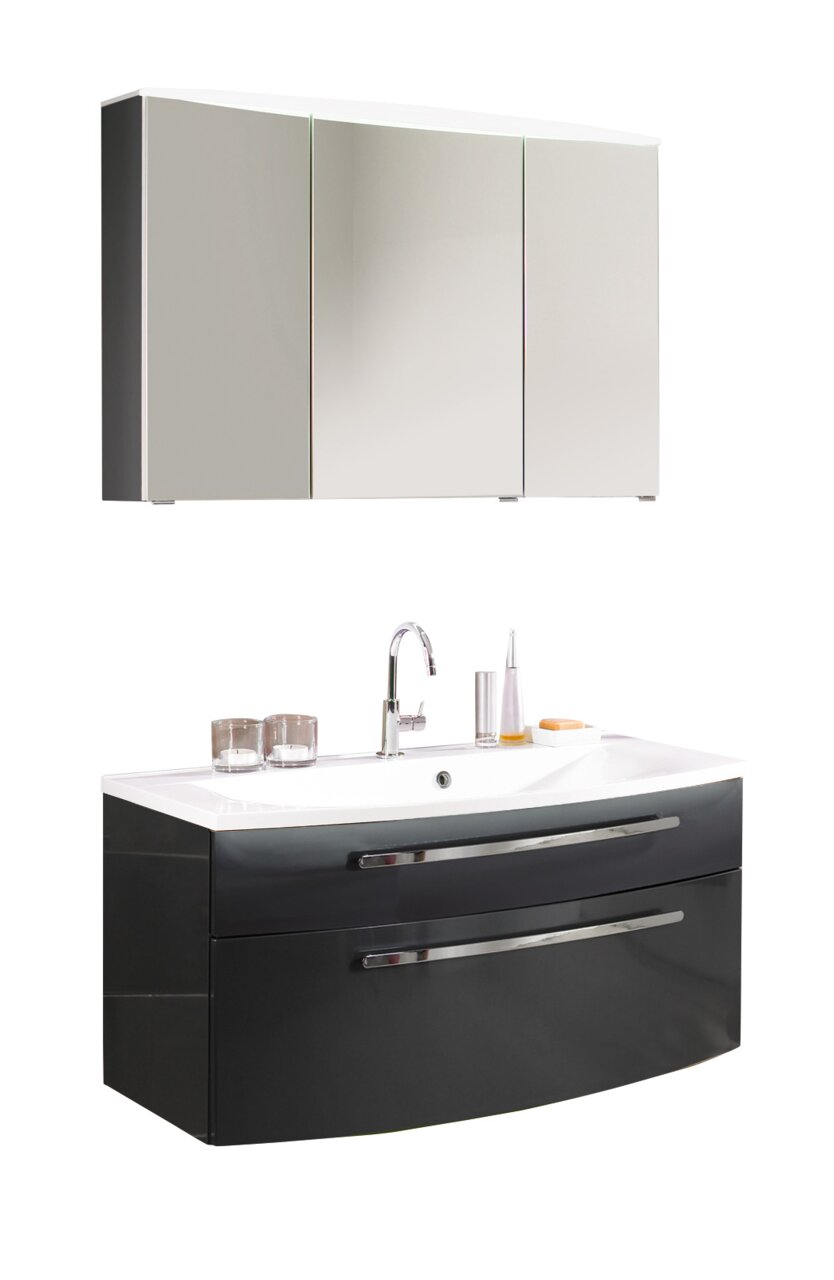 Moderner Badblock mit glänzendem schwarzen Unterschrank und integriertem Waschbecken, darüber ein dreiteiliger Spiegelschrank. Frontalansicht.