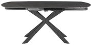 Moderner Esstisch mit schwarzer Tischplatte und X-förmigem Metallgestell, seitliche Perspektive