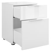 Weiße Nachtkommode mit zwei offenen Schubladen, seitliche Perspektive