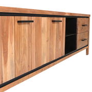 Perspektivische Ansicht eines Lowboards aus Holz mit schwarzen Griffen und offenen Fächern.