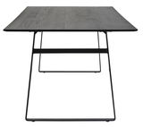 Moderner Esstisch mit schwarzer Holzoberfläche und schlankem Metallgestell, Frontalansicht