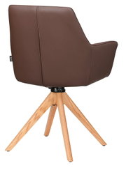 Achterkant van een bruine fauteuil met houten poten, gezien van achteren.