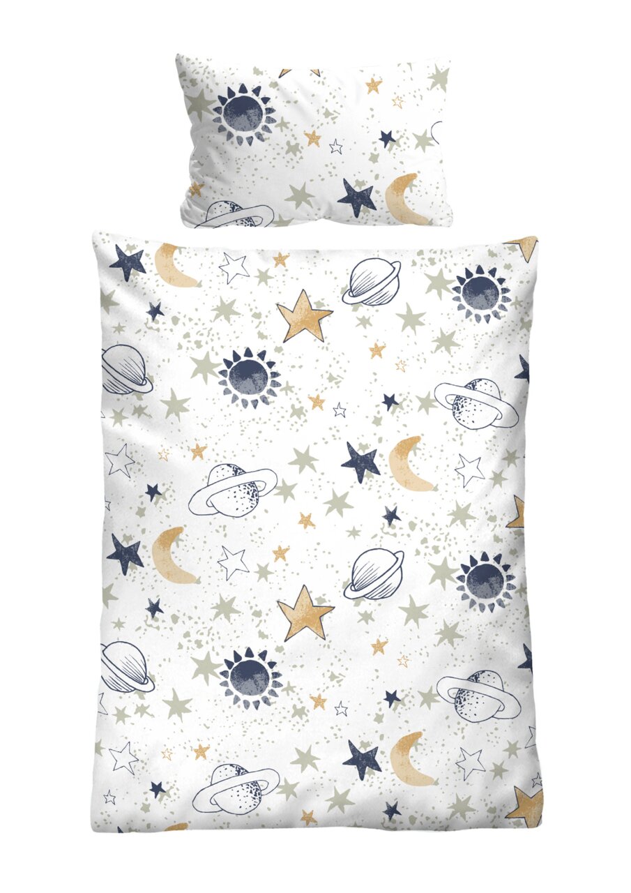 Biberna Baby Bettwäsche WELTRAUM Biber Bettwäsche 100x135cm mit Weltraum-Motiven wie Planeten, Sterne und Monde, aus der Vogelperspektive fotografiert.