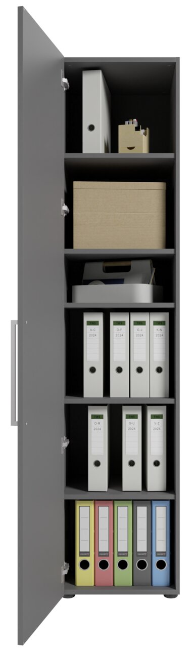 Grauer, hoher Aktenschrank mit geöffneter Tür, gefüllt mit Ordnern und Bürobedarf, von vorne betrachtet.
