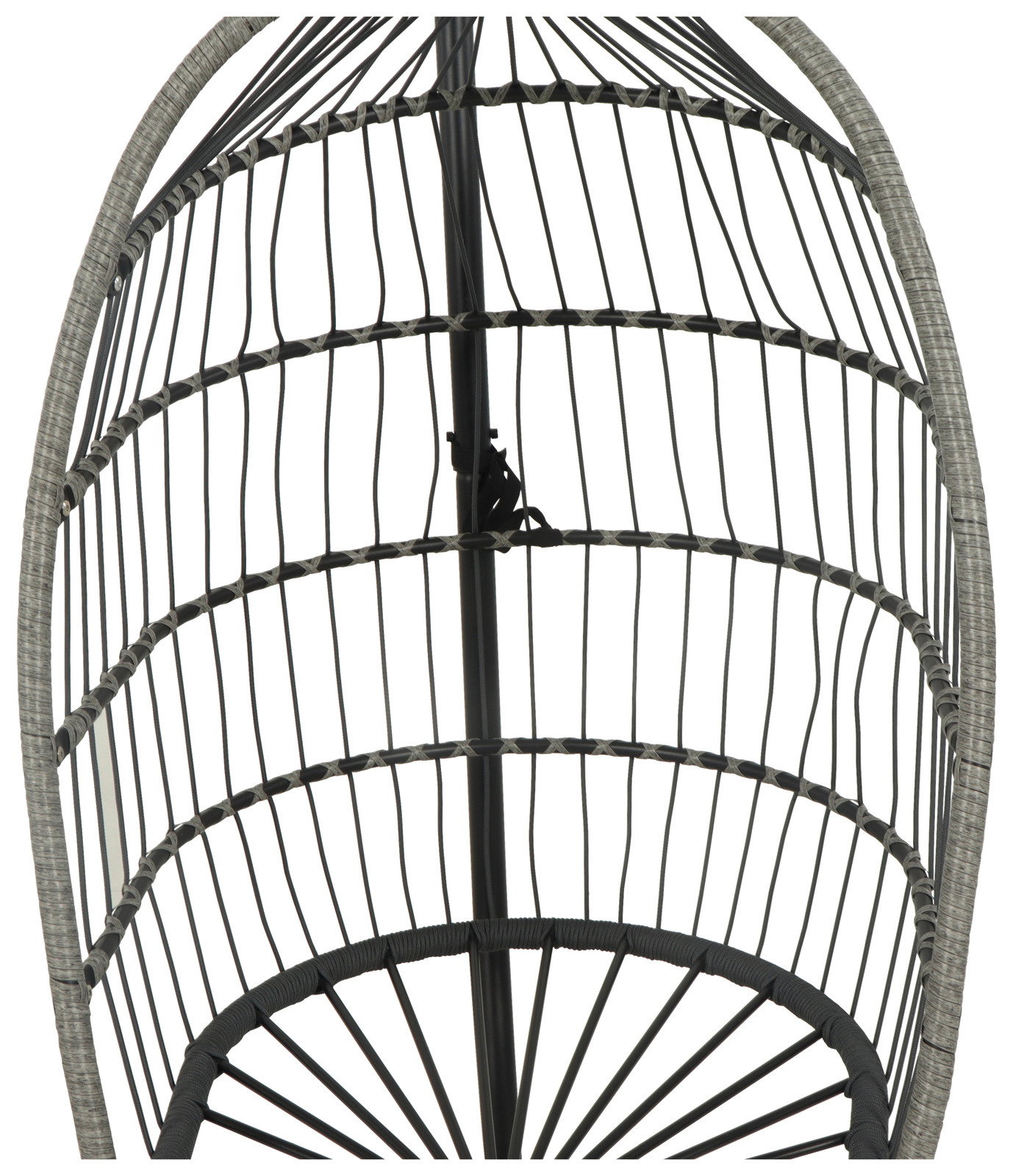 Nahaufnahme eines Hängesessels aus Metallgestell, von vorne betrachtet.