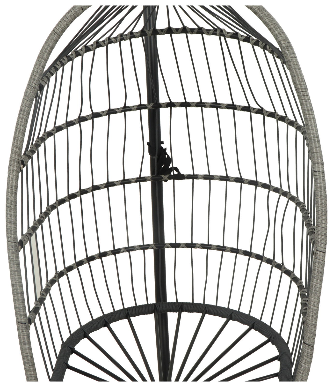 Nahaufnahme eines Hängesessels aus Metallgestell, von vorne betrachtet.