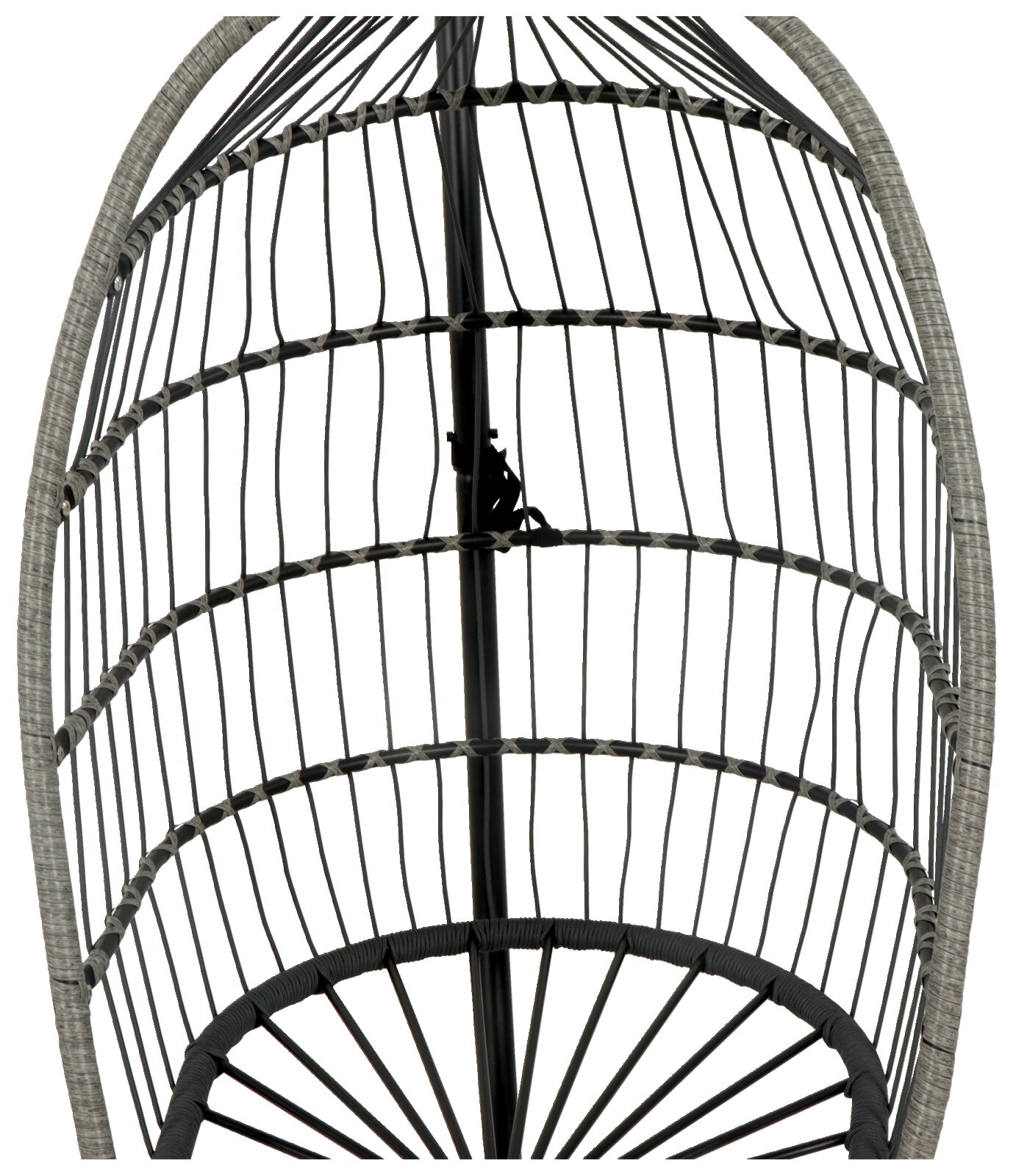 Close-up van een hangstoel met metalen frame, gezien vanaf de voorkant.