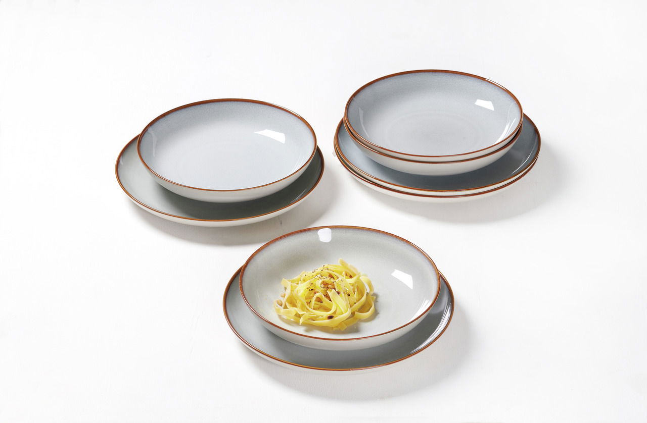 Ritzenhoff & Breker Tafelservice 8-tlg. PORTOFINO Graues Speiseset Portofino, 8-teilig, bestehend aus flachen und tiefen Tellern, von oben fotografiert.