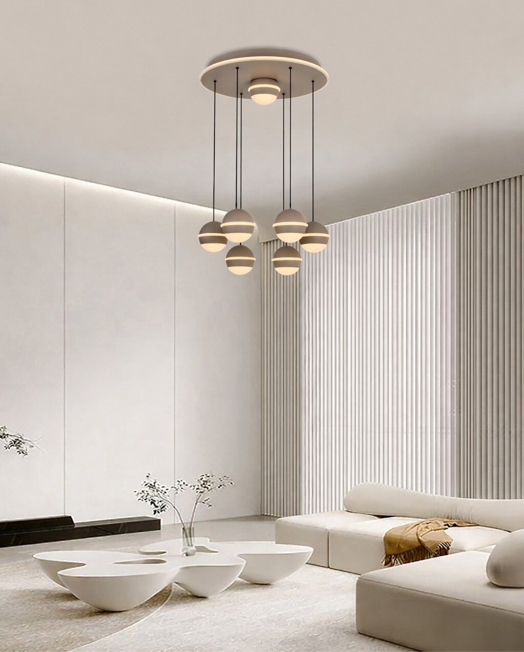 Moderne LED-hanglamp met meerdere bolvormige lampen, van onderaf gezien in een stijlvolle woonkamer.