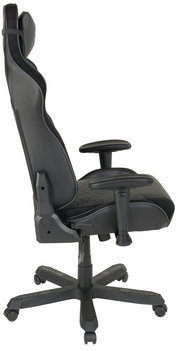 Seitliche Ansicht eines schwarzen Gaming-Stuhls mit verstellbaren Armlehnen und ergonomischem Design.