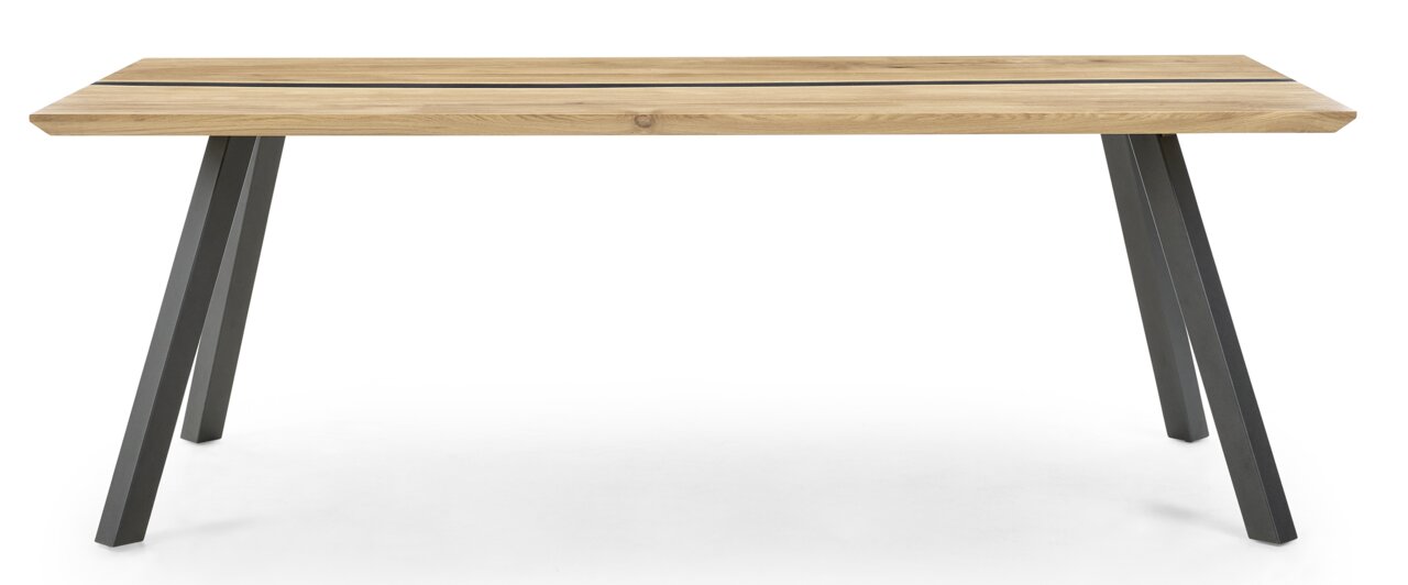 Moderner Esstisch aus Holz mit Metallbeinen, frontal fotografiert