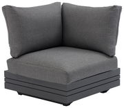 Graues Lounge Eckelement mit gepolsterten Kissen, seitliche Perspektive